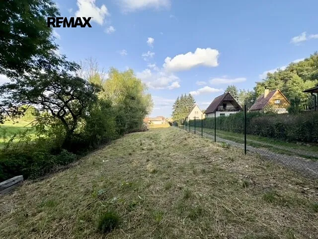 Prodej komerčního pozemku 1794 m²